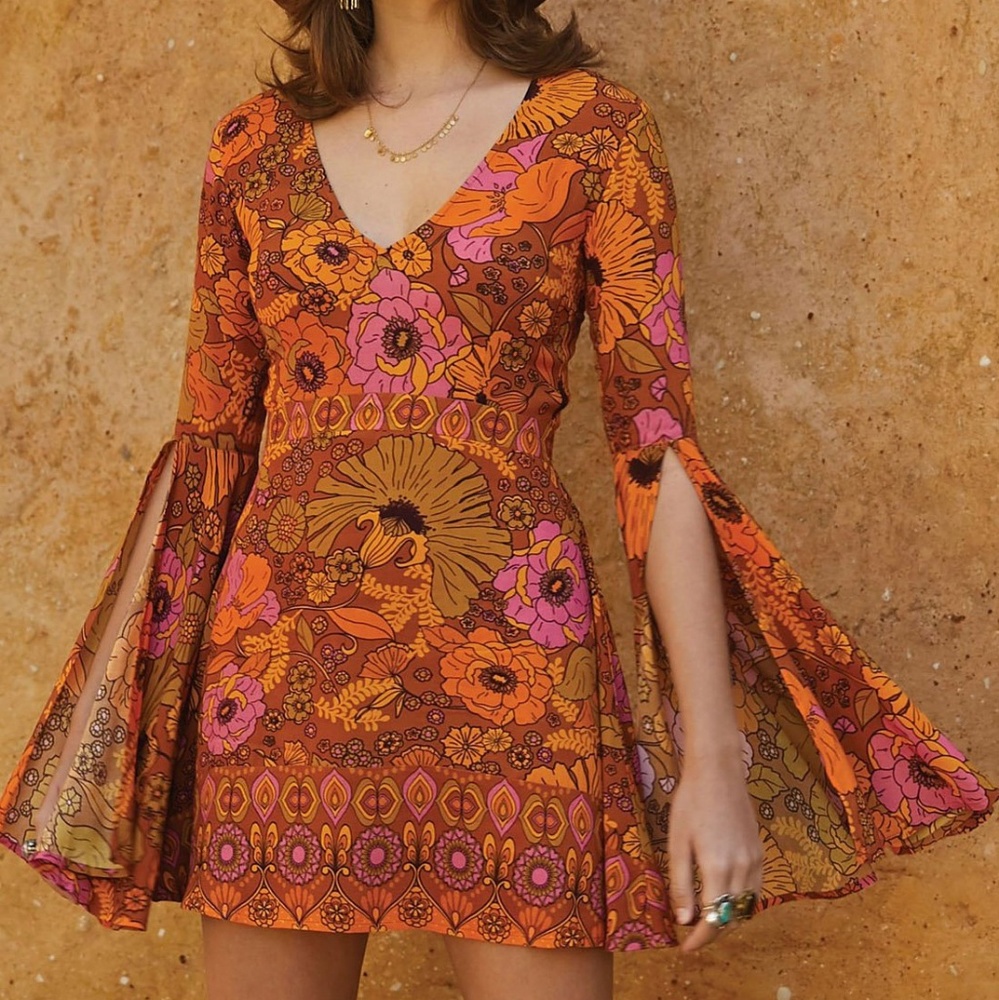 1970s Bell Sleeve Floral Mini Dress